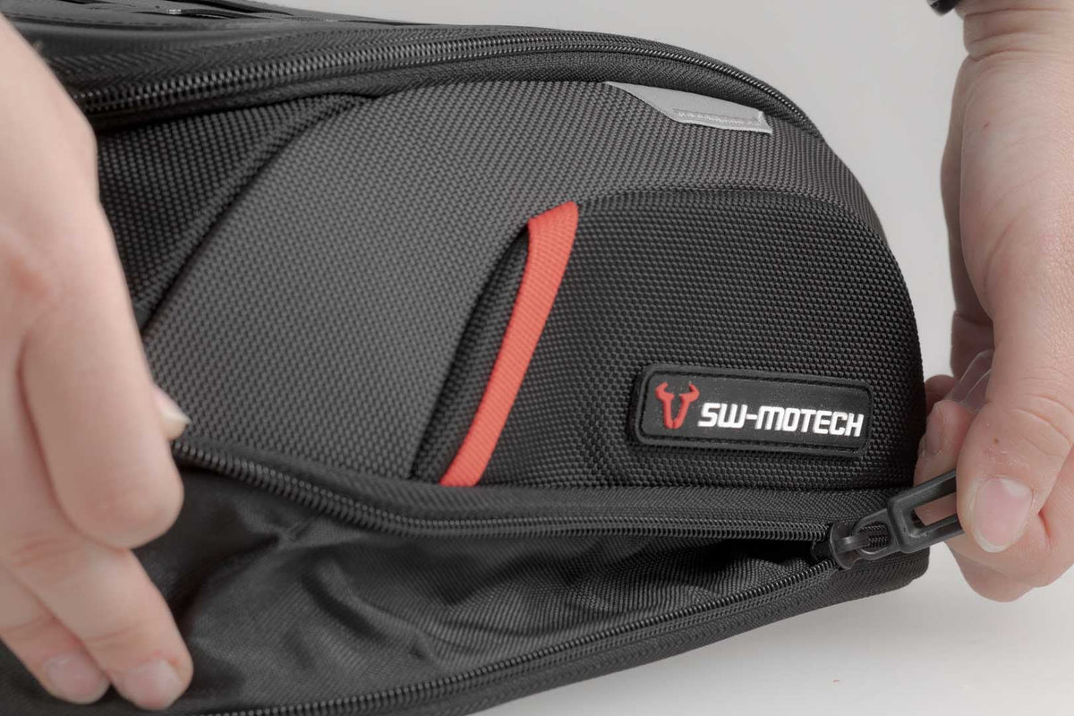 Sw-Motech PRO PRO Daypack Magnet tank bag 6-9 l. Magnetic holder.